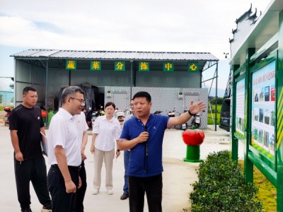 2023年7月28日上午，潛山市市長王國林、副市長戴海兵率隊(duì)到潛山項(xiàng)目考察，董事長蘇慶介紹園區(qū)發(fā)展成果，潛山市各鄉(xiāng)鎮(zhèn)及市直相關(guān)單位主要負(fù)責(zé)人陪同參加